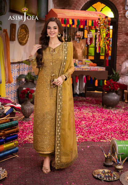 Pakistani women salwar suit