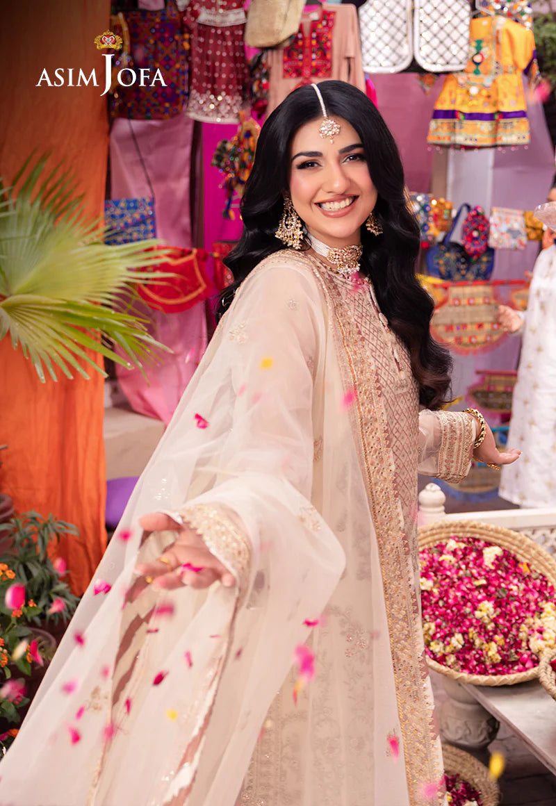 Cream Pakistani Salwar Suit